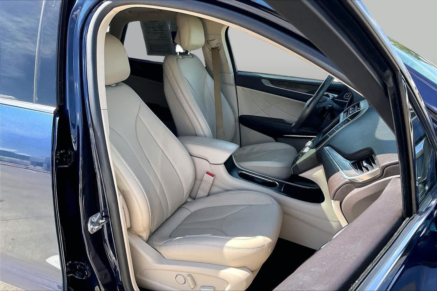 Used 2017 Lincoln MKC Reserve FWD image 9