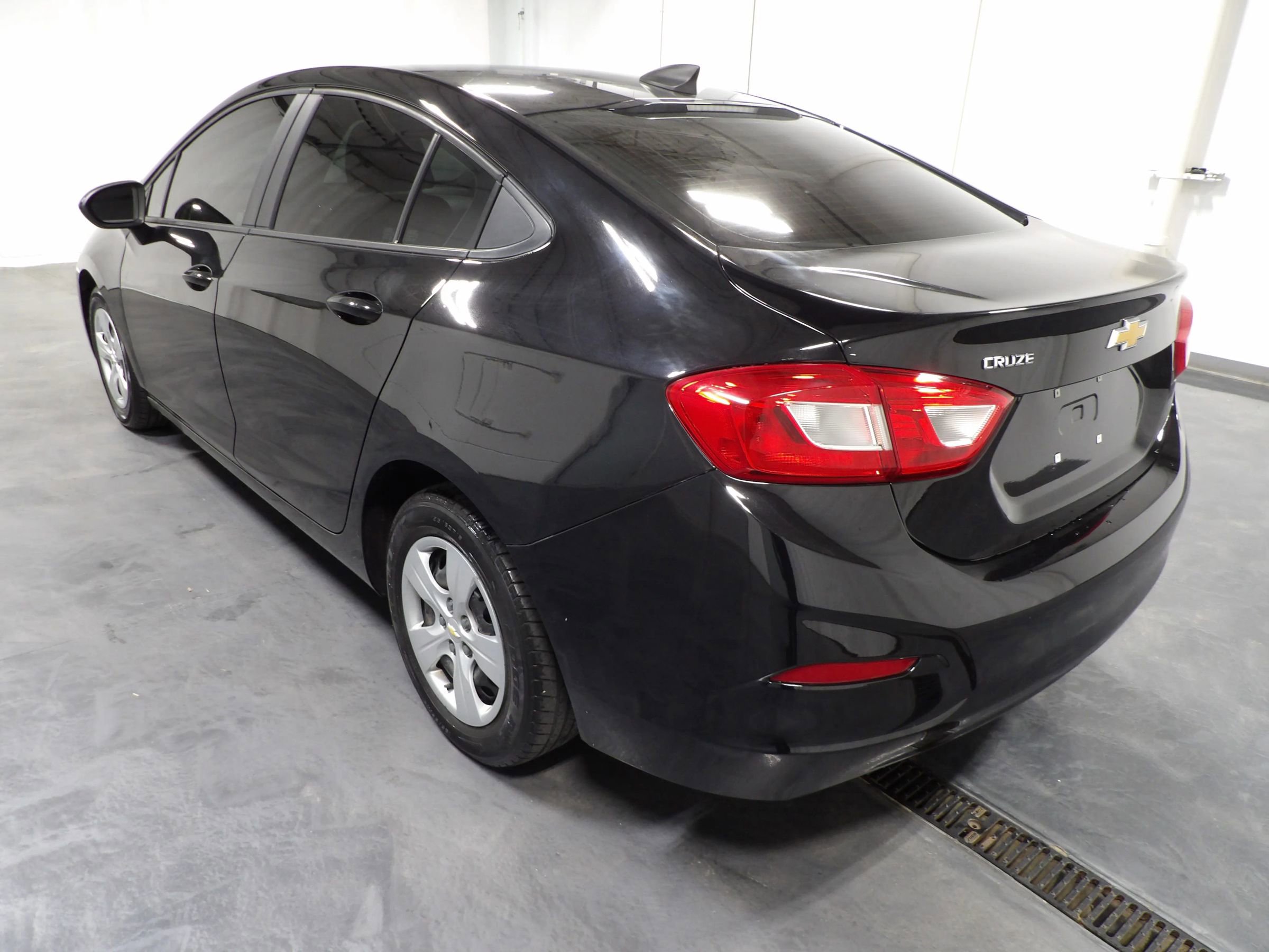 Used 2018 Chevrolet Cruze LS FWD image 7