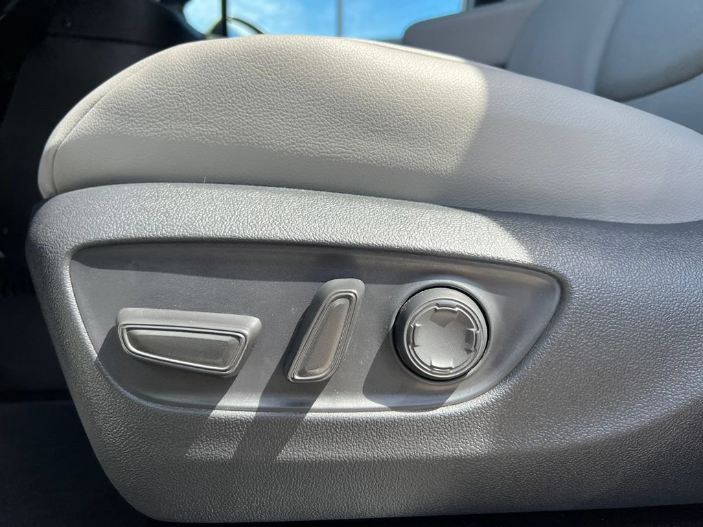 Used 2026 Toyota Sienna XLE FWD image 14