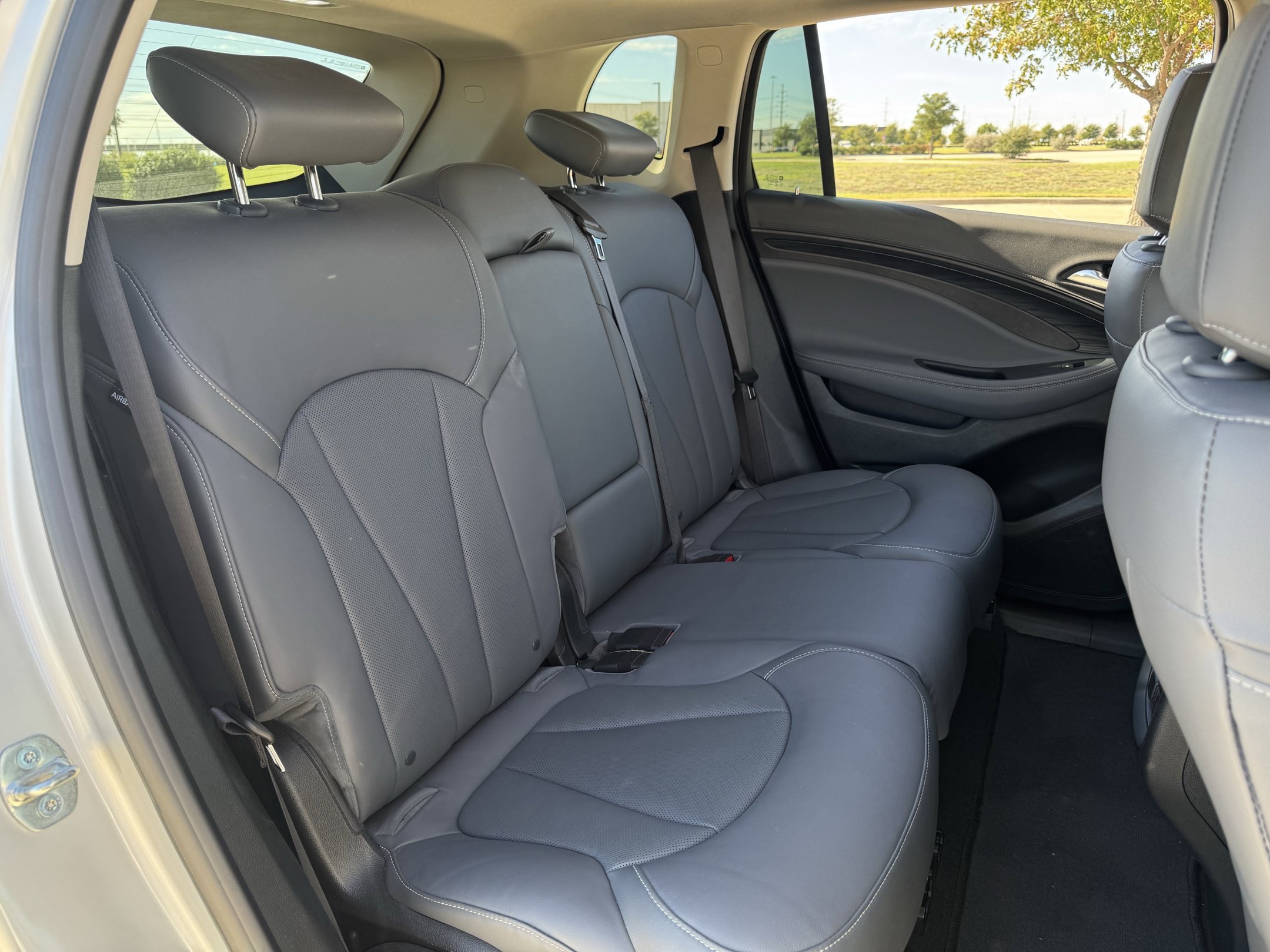 Used 2019 Buick Envision Essence FWD image 23