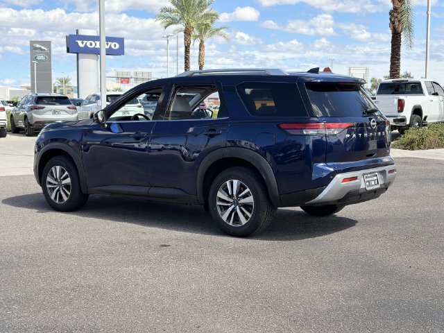 Used 2025 Nissan Pathfinder SL FWD image 8