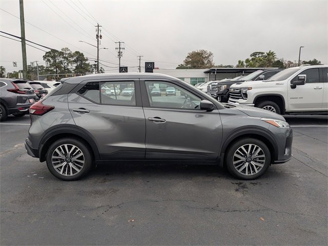 Used 2022 Nissan Kicks SV image 3