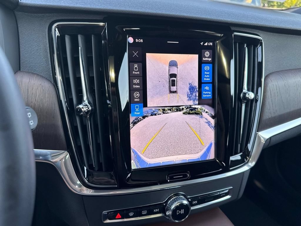 Certified 2025 Volvo V90 B6 Cross Country Plus AWD/4WD image 18