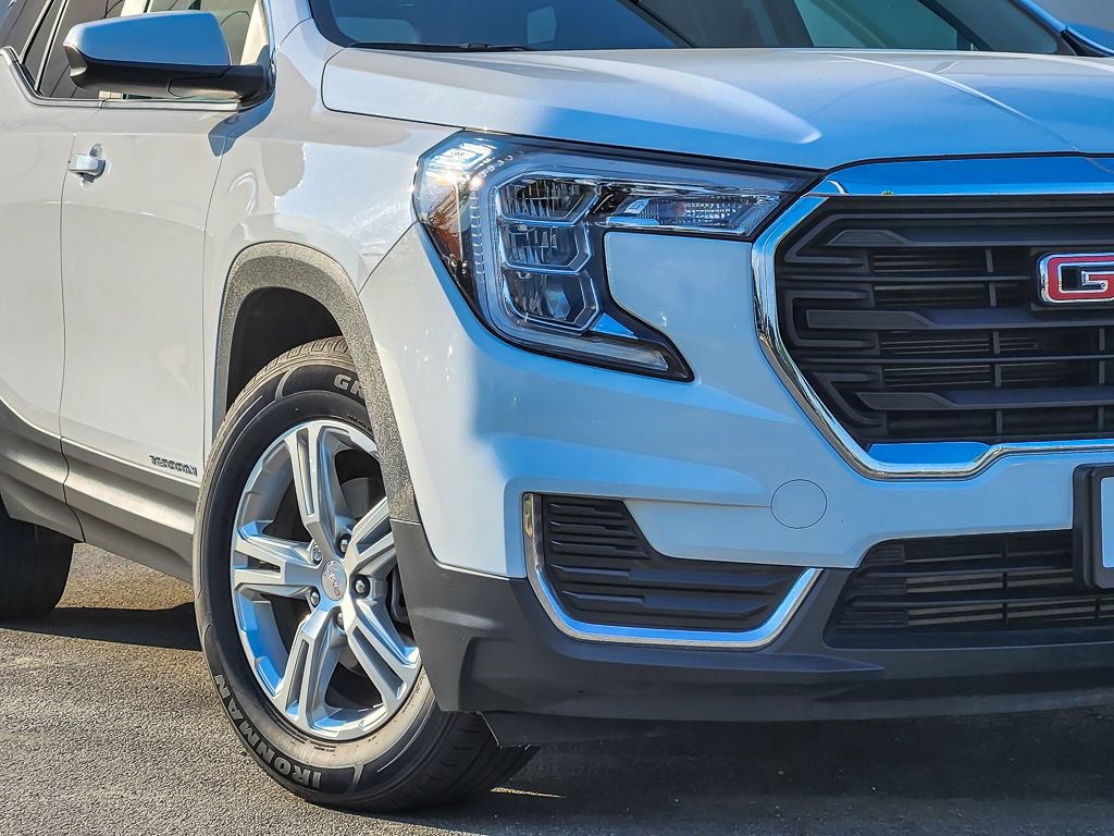 Used 2024 GMC Terrain SLE AWD/4WD image 3