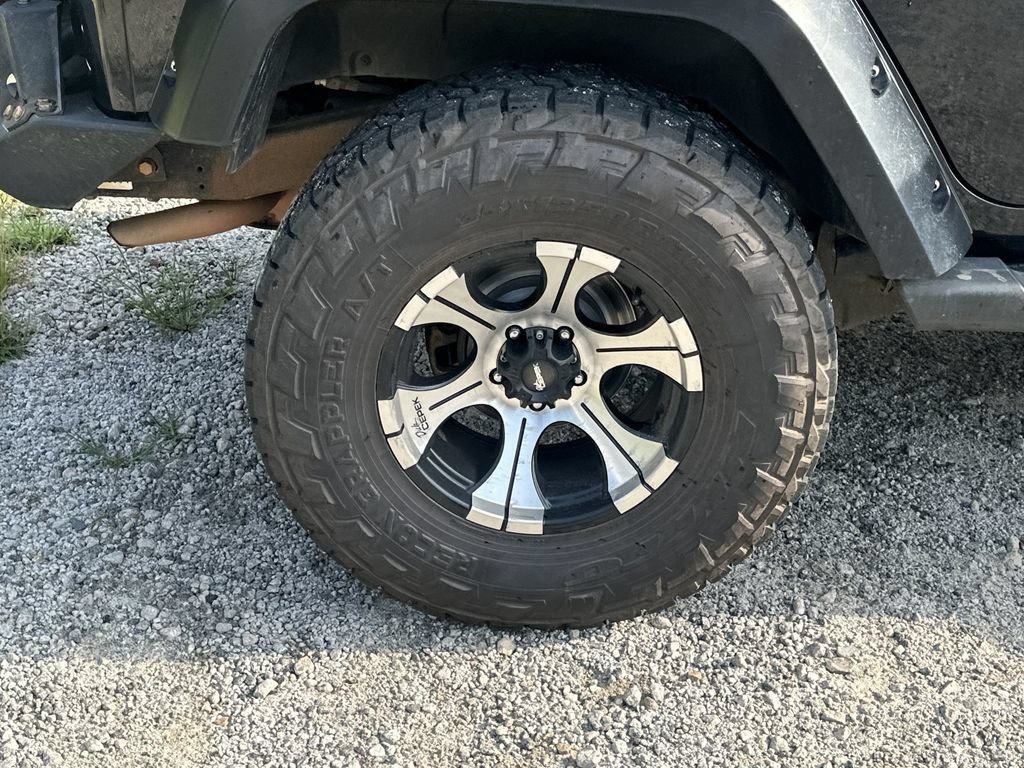 Used 2010 Jeep Wrangler Unlimited Sport AWD/4WD image 17