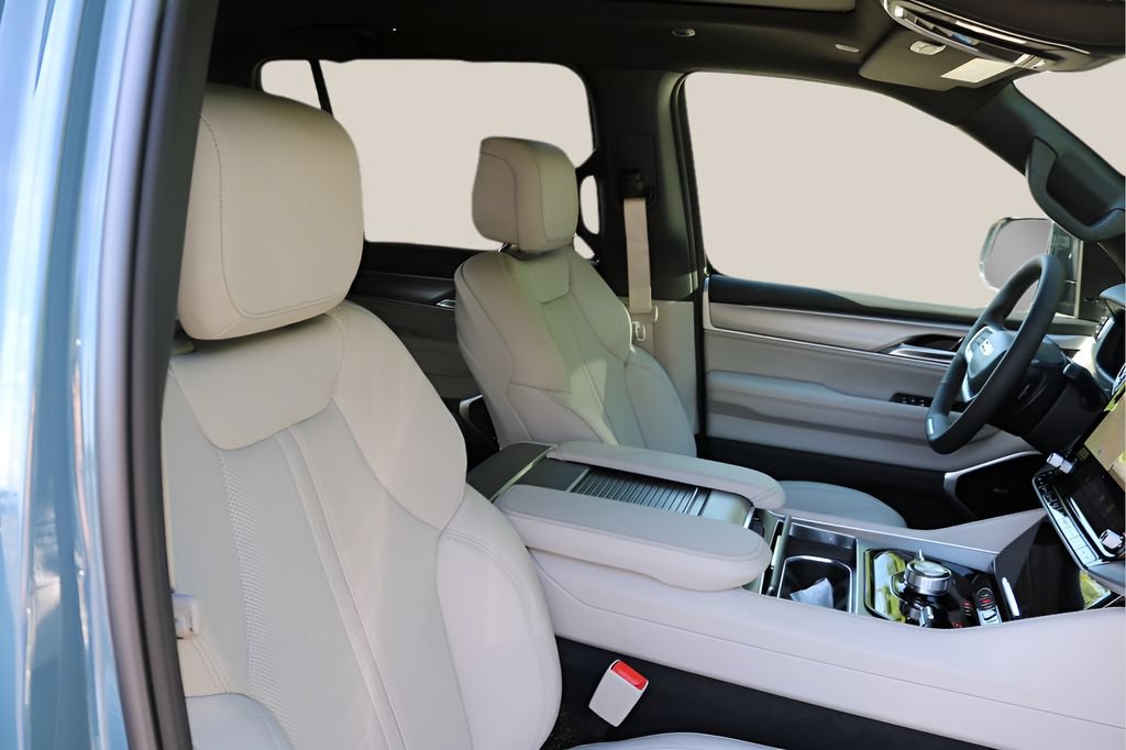 New 2026 Jeep Grand Wagoneer Limited AWD/4WD image 23