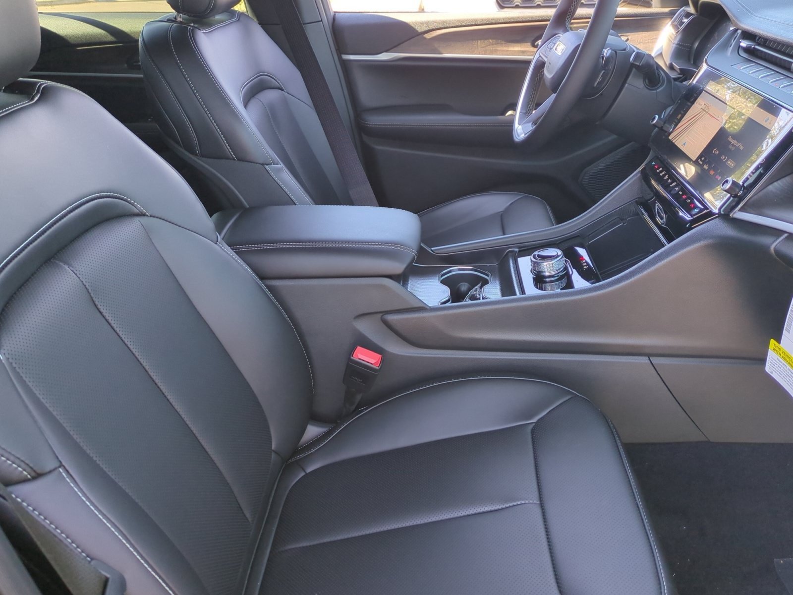 New 2026 Jeep Grand Cherokee Limited w/ Luxury Tech Group II RWD image 19
