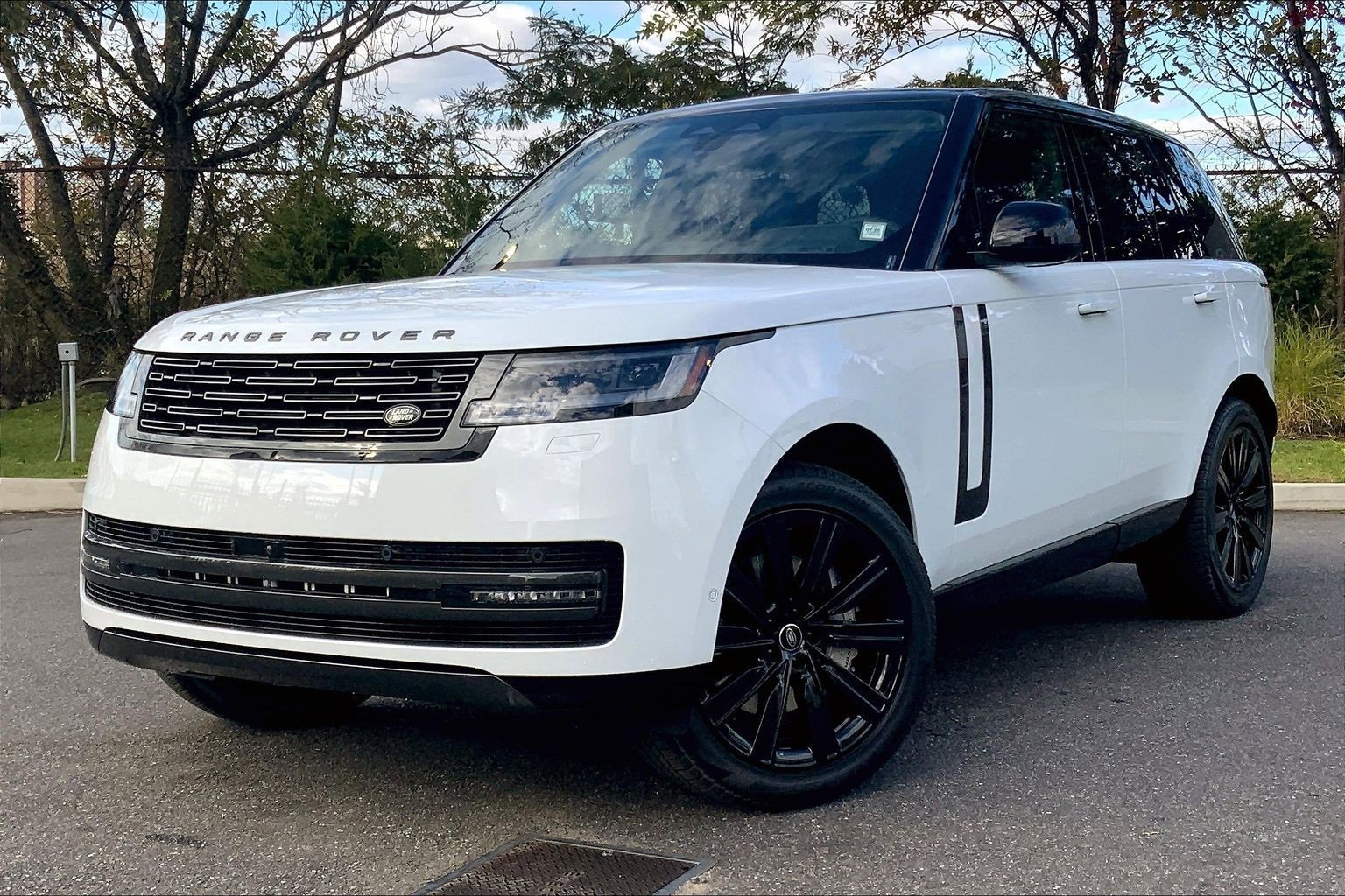 New 2025 Land Rover Range Rover SE image 1