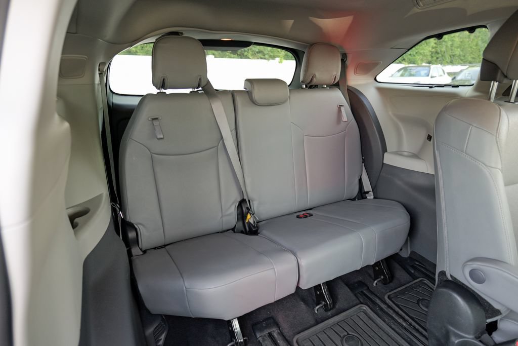 Used 2023 Toyota Sienna Limited AWD/4WD image 31