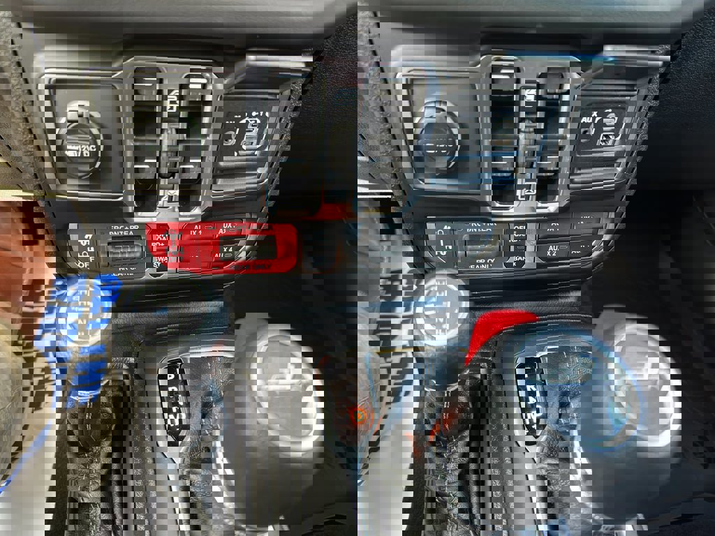 New 2025 Jeep Gladiator Rubicon w/ Convenience Group image 19