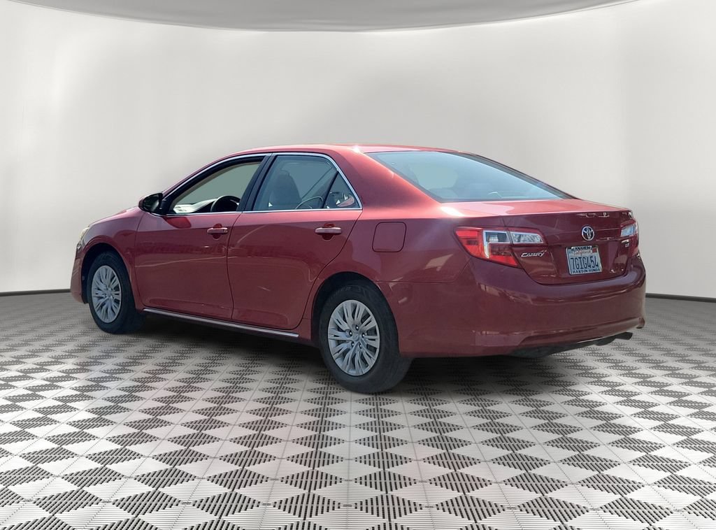 Used 2014 Toyota Camry LE FWD image 4