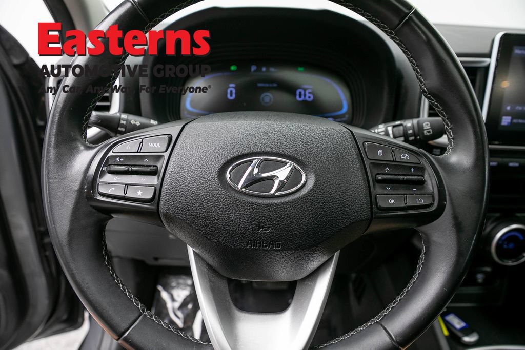 Used 2025 Hyundai Venue SEL FWD image 10
