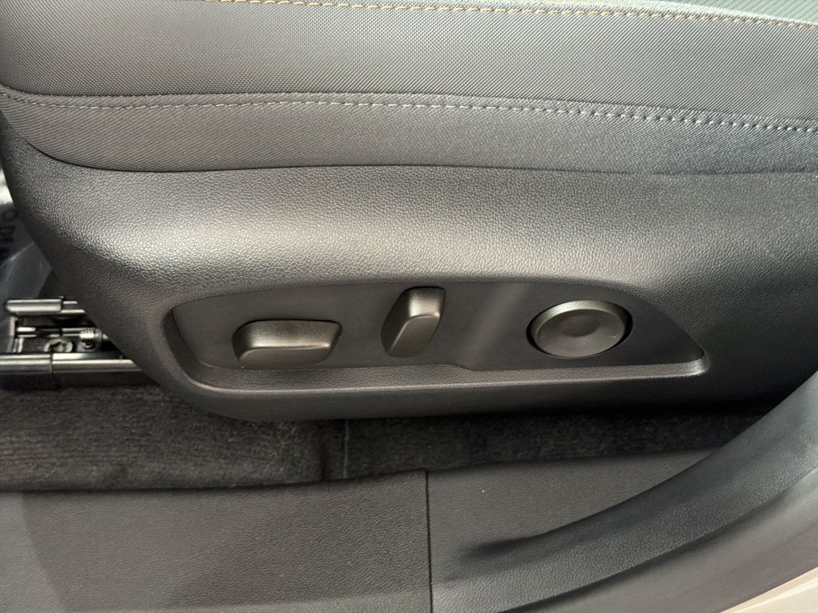 Used 2026 GMC Terrain AT4 w/ Convenience Package III AWD/4WD image 14