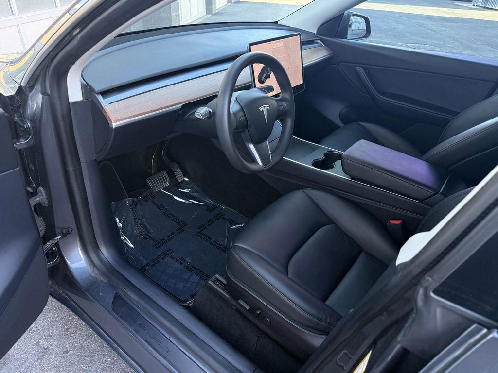 Used 2020 Tesla Model Y Long Range image 32