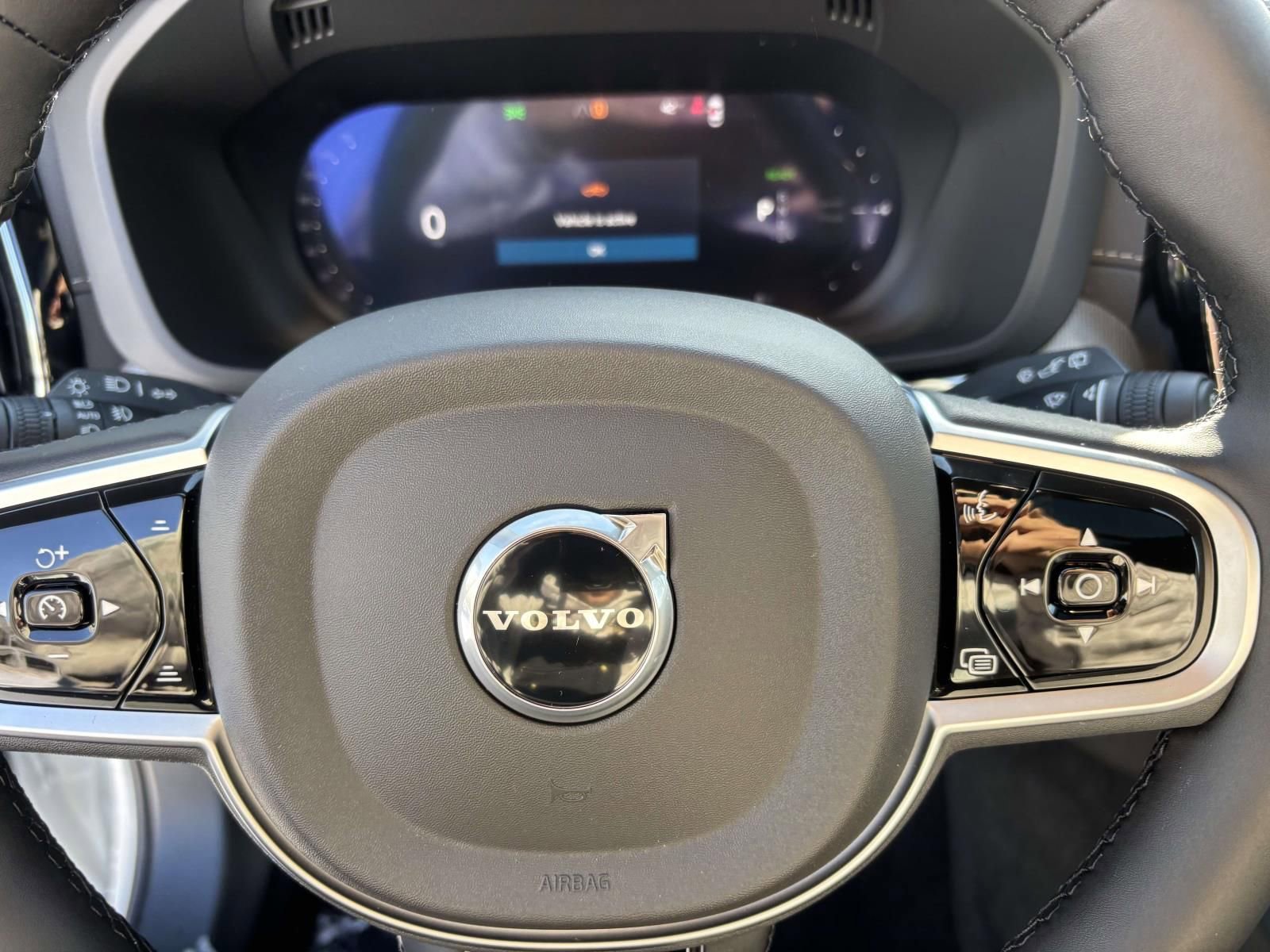 New 2026 Volvo XC60 T8 Ultra w/ Protection Package Premier image 16