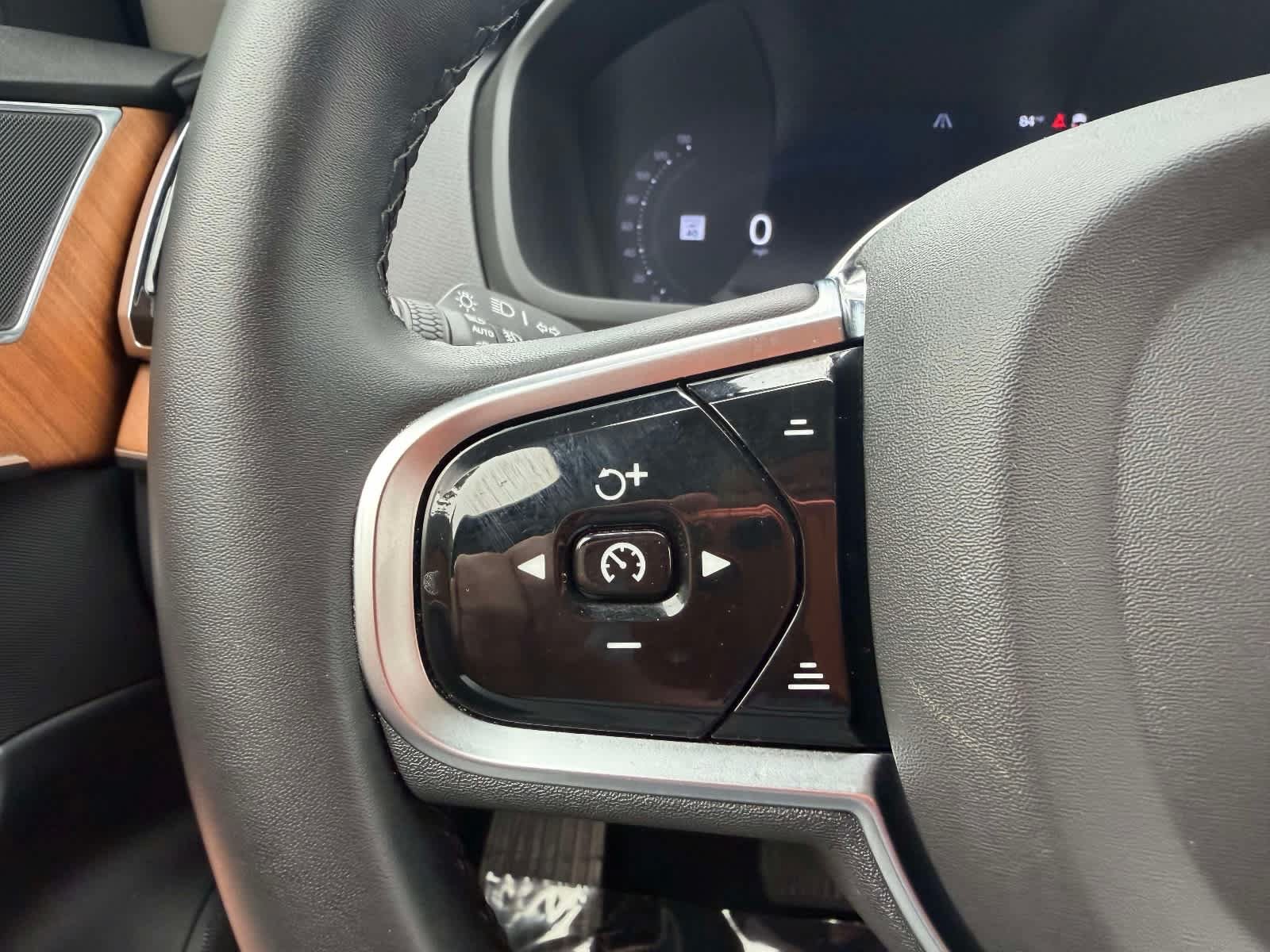 Used 2025 Volvo XC90 B6 Plus AWD/4WD image 24