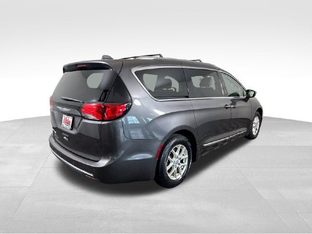 Used 2020 Chrysler Pacifica Touring-L FWD image 6