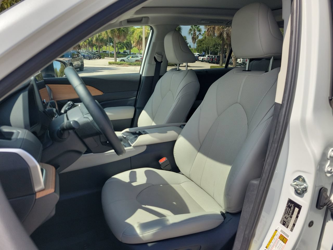 Used 2024 Toyota Grand Highlander AWD image 18