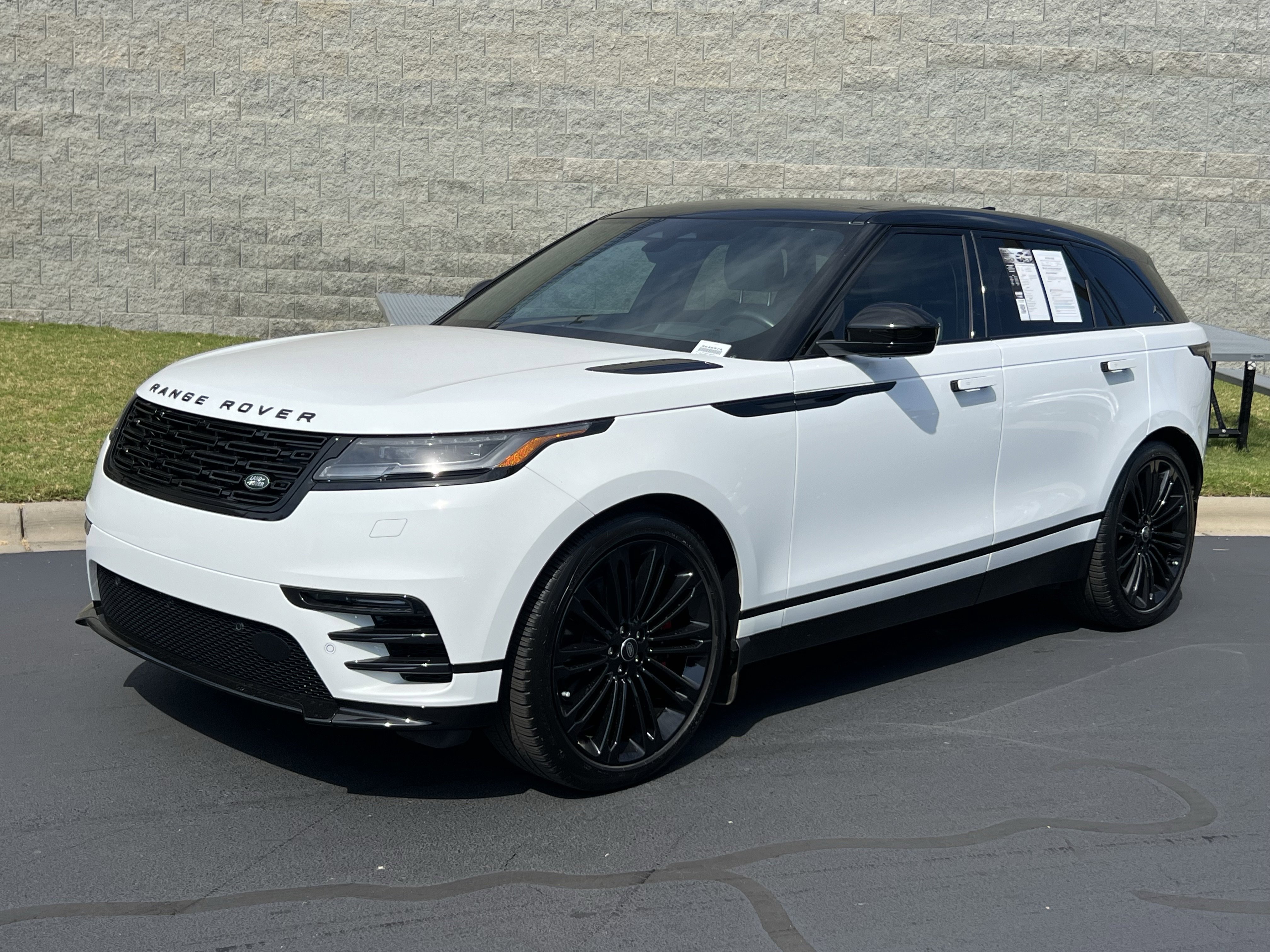 Used 2024 Land Rover Range Rover Velar Dynamic SE video 1