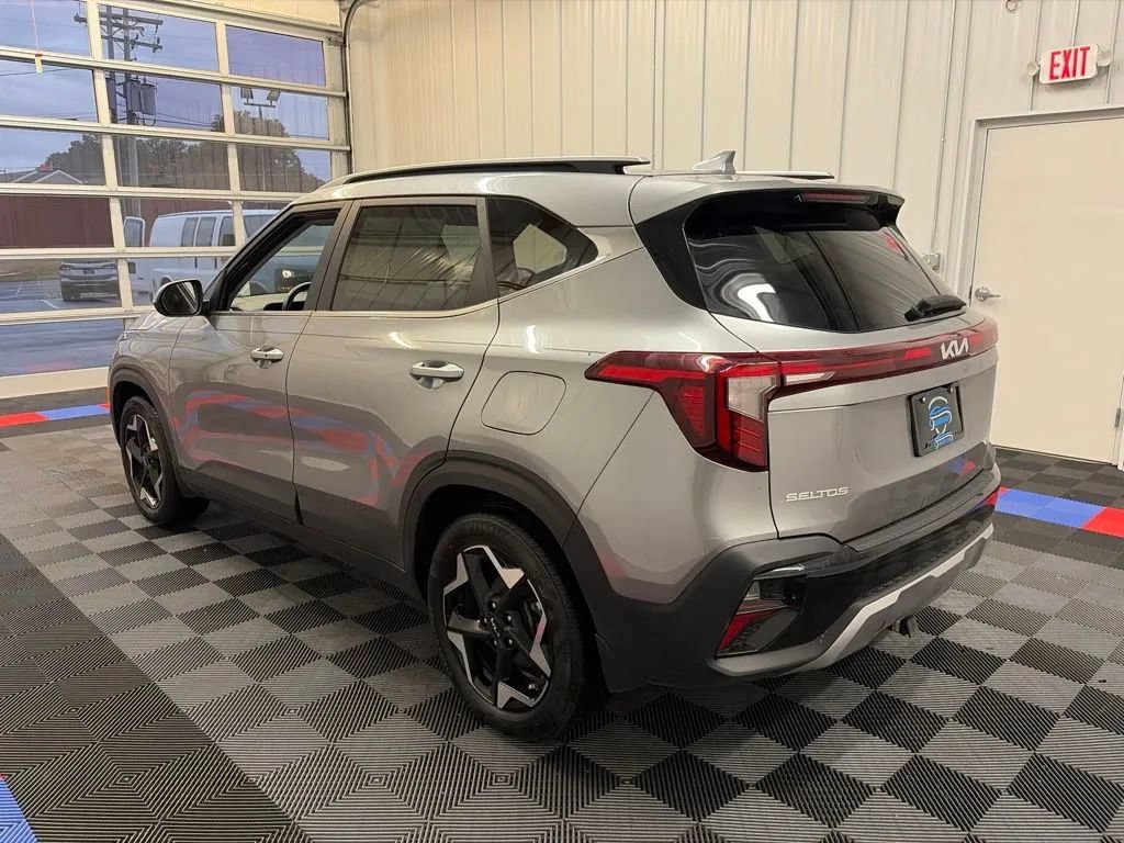 Used 2024 Kia Seltos EX FWD image 6