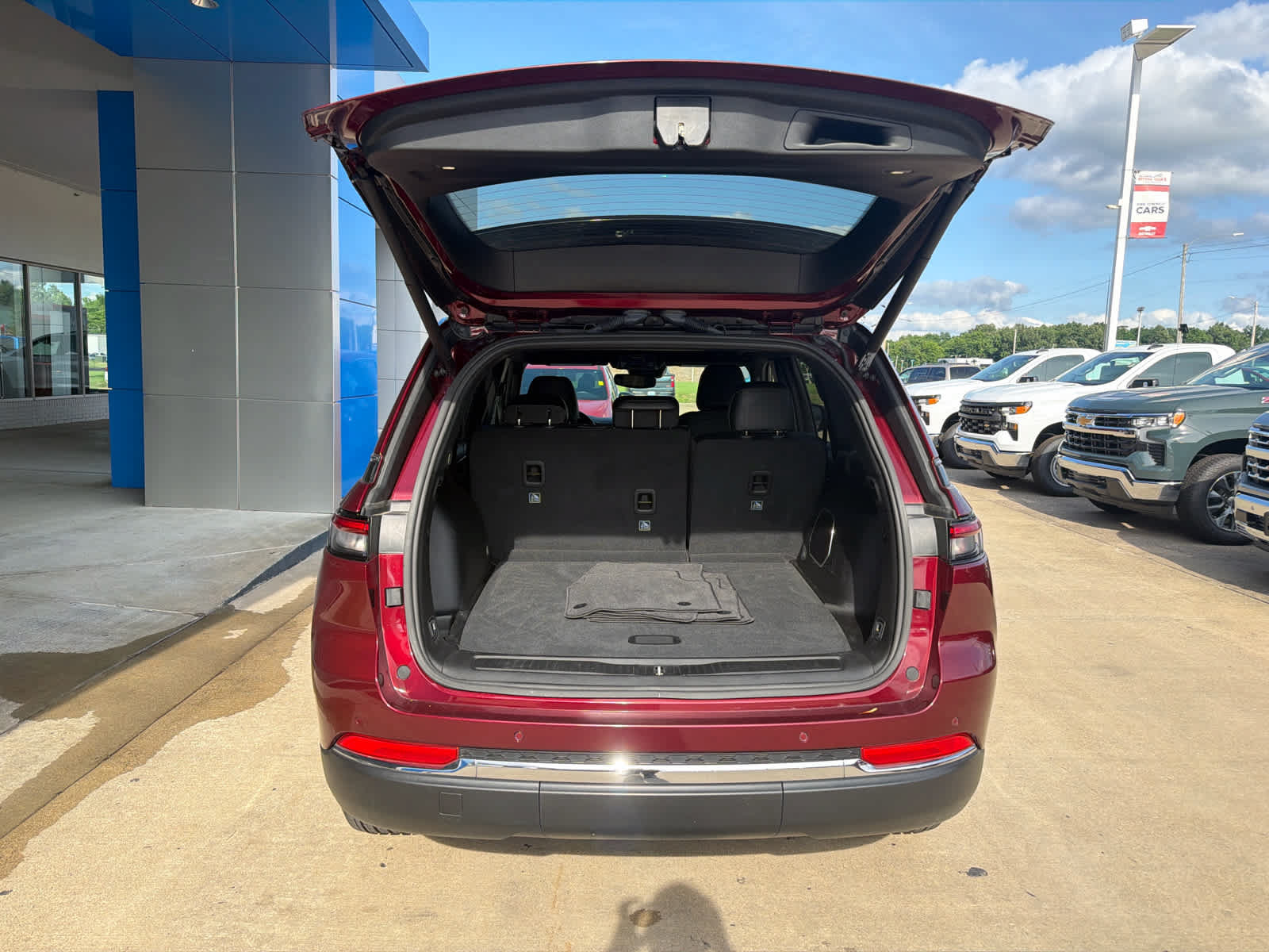 Used 2024 Jeep Grand Cherokee Limited AWD/4WD image 6