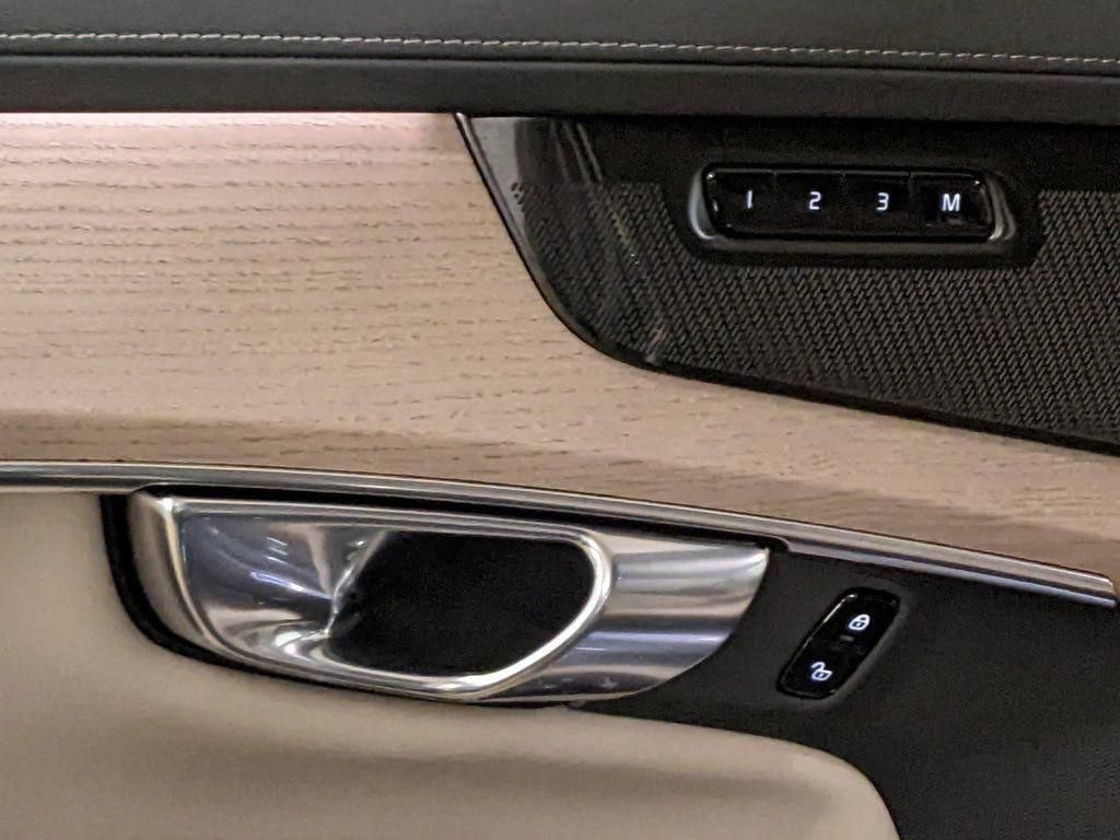 New 2026 Volvo XC90 T8 Ultra w/ Protection Package Premier AWD/4WD image 12