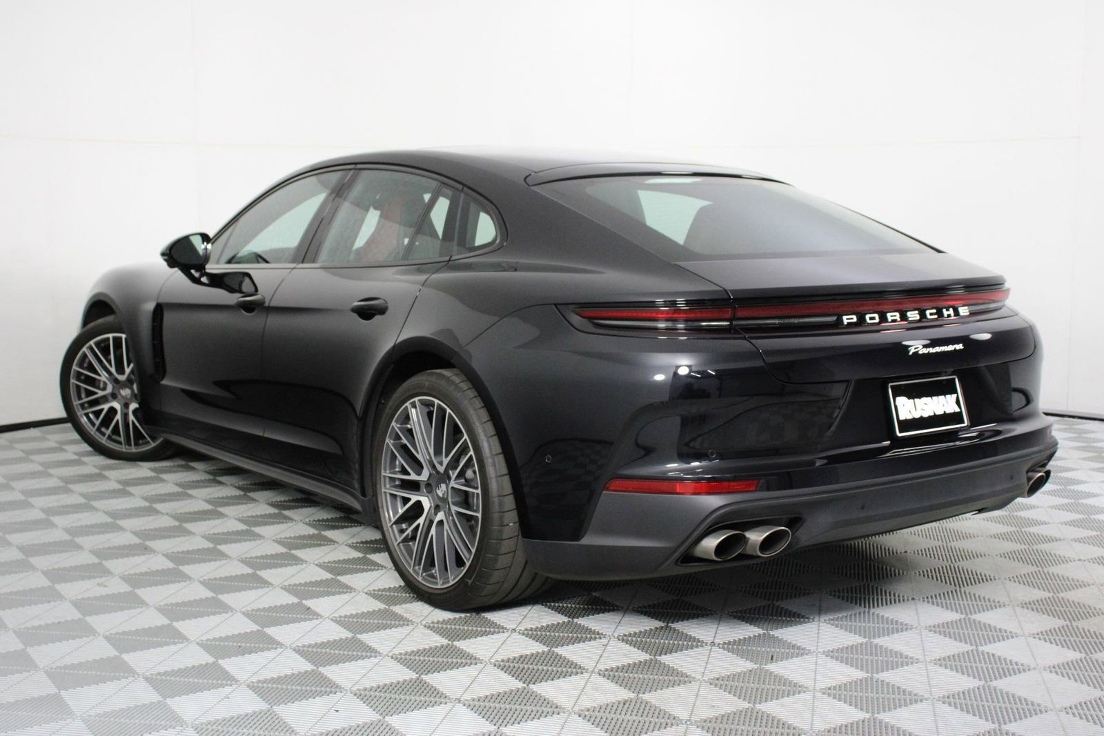 Certified 2025 Porsche Panamera image 3