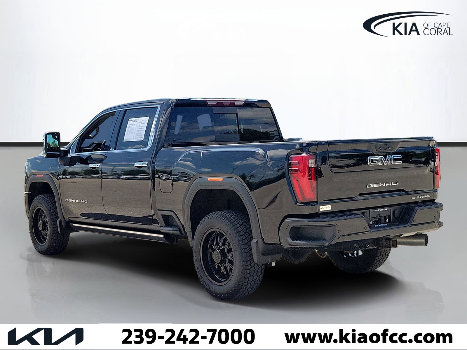 Used 2024 GMC Sierra 2500 Denali Ultimate w/ Snow Plow Prep/Camper Package AWD/4WD image 4