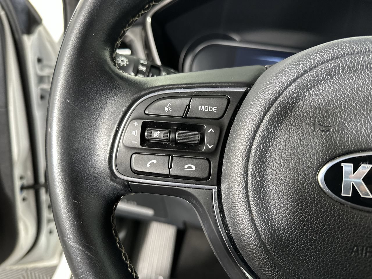 Used 2021 Kia Niro EX FWD image 7