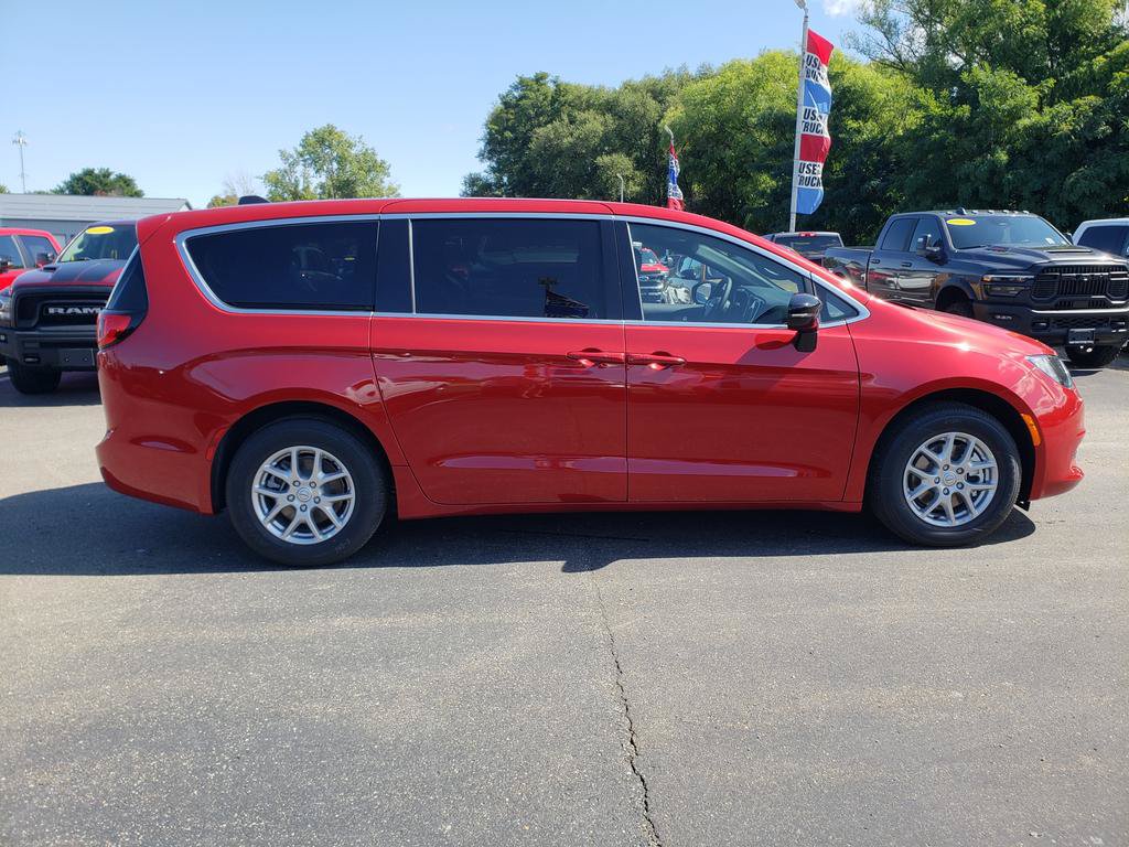 New 2026 Chrysler Voyager LX FWD image 9