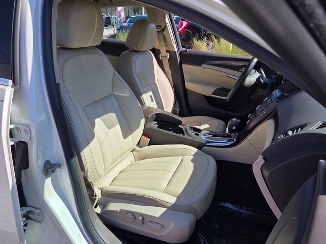 Used 2013 Buick Regal Premium image 16