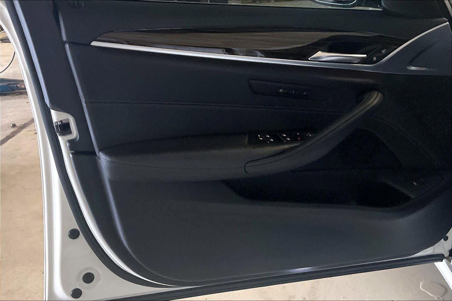 Used 2019 BMW 530i w/ Convenience Package RWD image 19