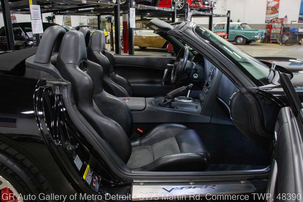 Used 2004 Dodge Viper SRT-10 RWD image 37