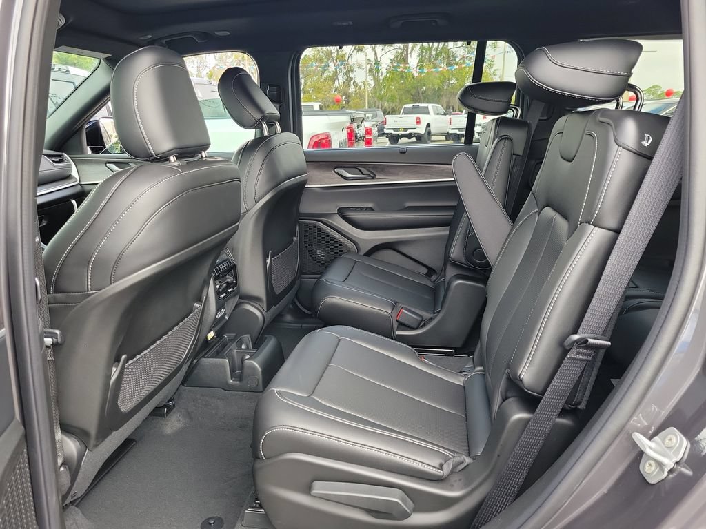 New 2025 Jeep Grand Cherokee L Limited w/ Luxury Tech Group II AWD/4WD image 10