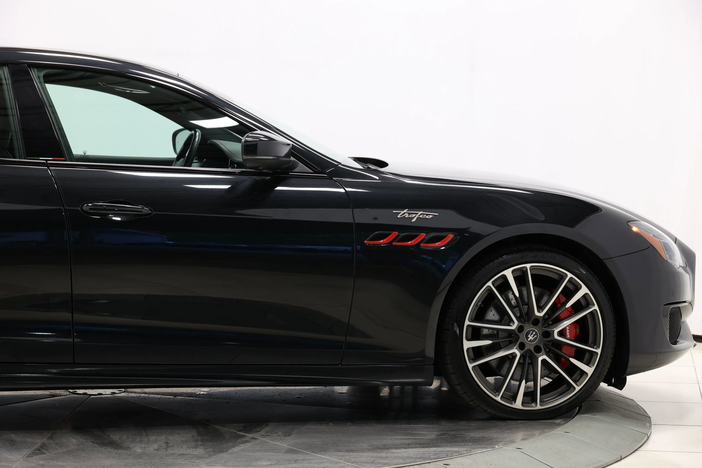 Used 2022 Maserati Quattroporte Trofeo image 69