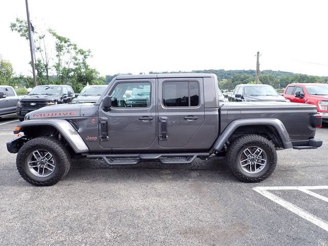 Used 2025 Jeep Gladiator Mojave AWD/4WD image 2