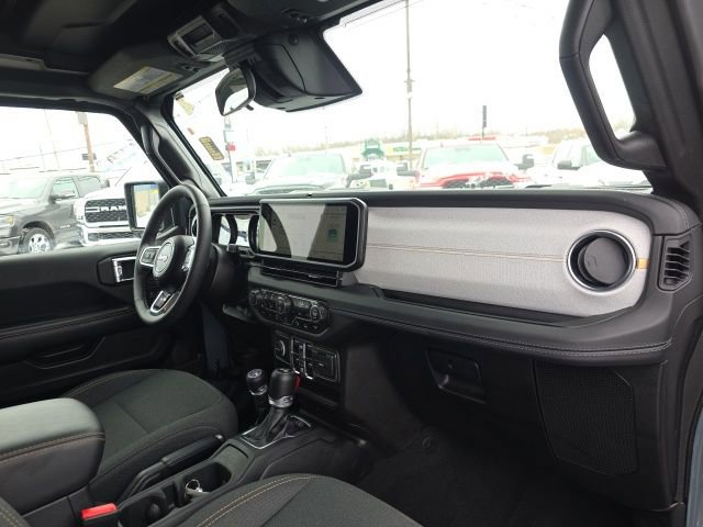 Used 2025 Jeep Wrangler Unlimited Sahara w/ Safety Group AWD/4WD image 38