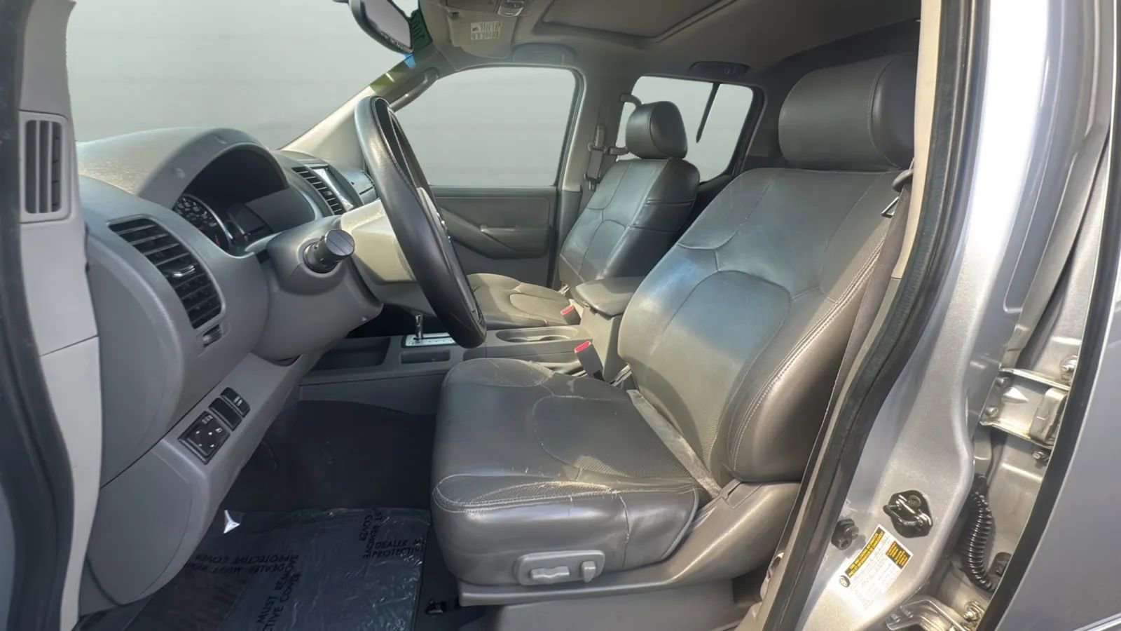 Used 2006 Nissan Frontier LE w/ (X01) Leather Pkg AWD/4WD image 22