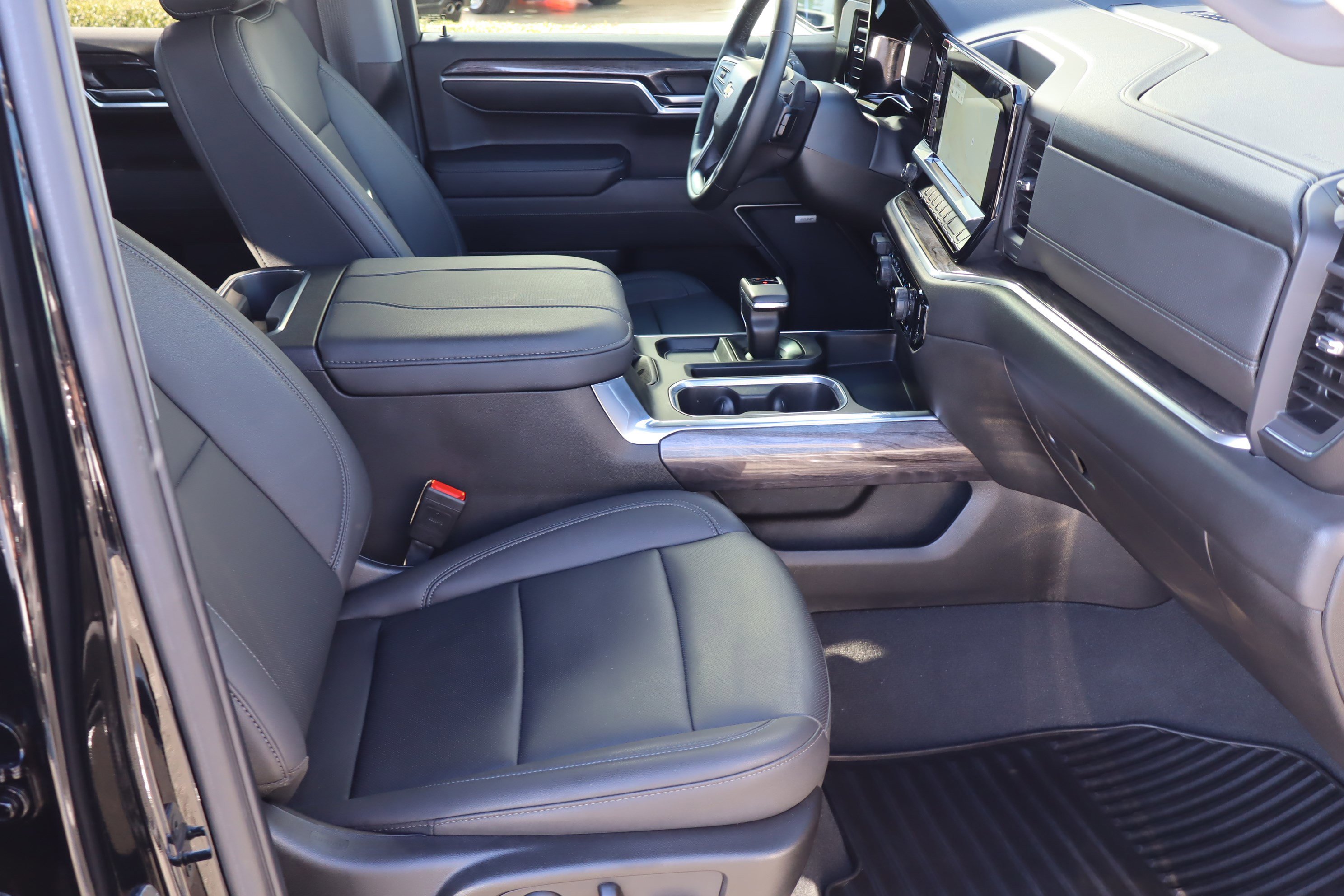 Used 2024 Chevrolet Silverado 1500 LTZ w/ Technology Package image 38