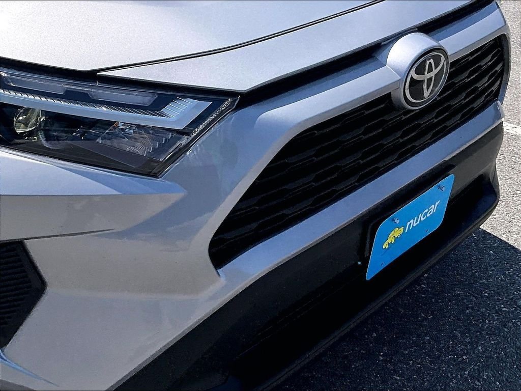 Used 2025 Toyota RAV4 XLE AWD/4WD image 32