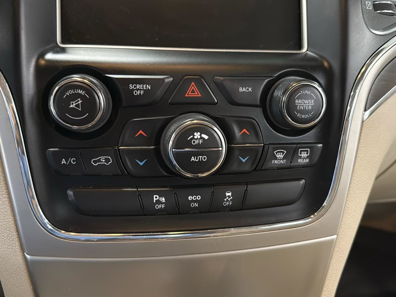 Used 2015 Jeep Grand Cherokee Overland AWD/4WD image 23