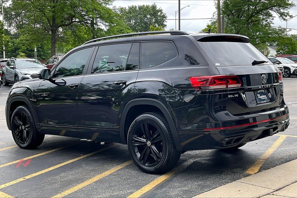 Used 2023 Volkswagen Atlas SEL R-Line AWD/4WD image 12