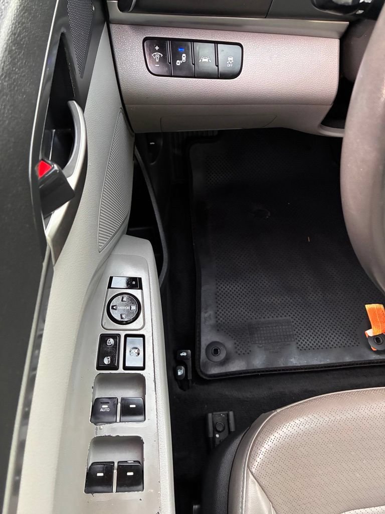 Used 2020 Hyundai Elantra Limited FWD image 26