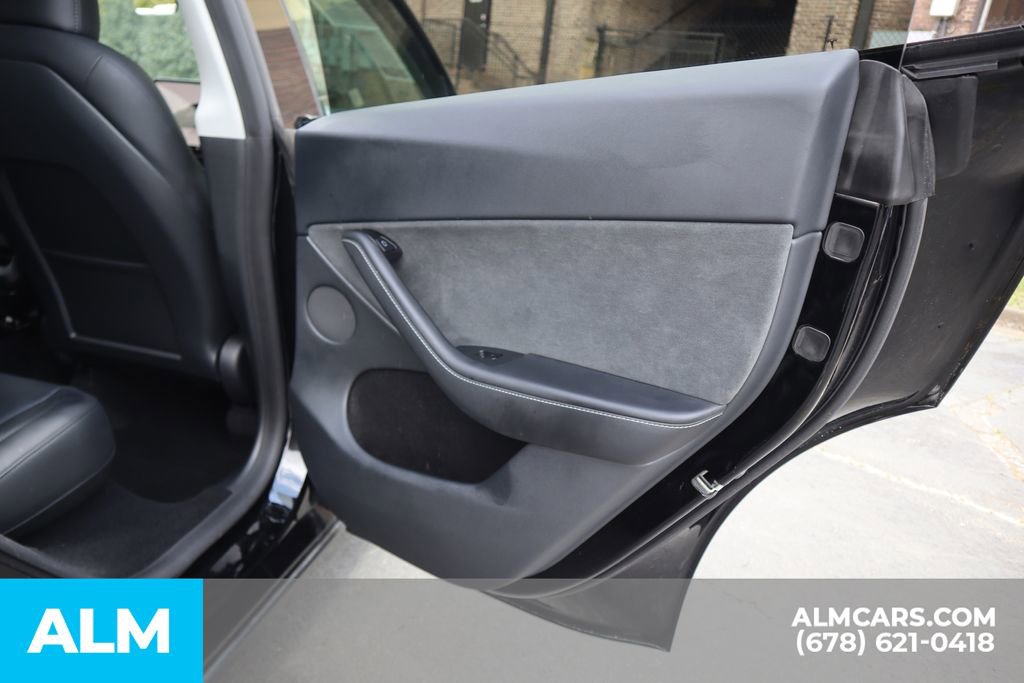 Used 2025 Tesla Model Y Long Range AWD/4WD image 27