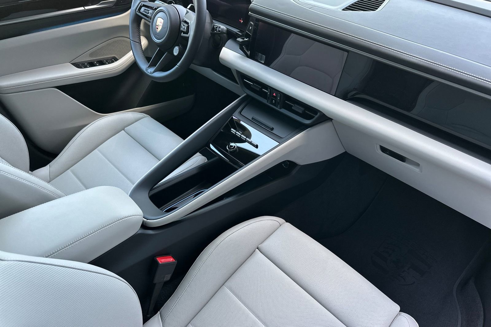 New 2026 Porsche Macan Electric RWD image 18