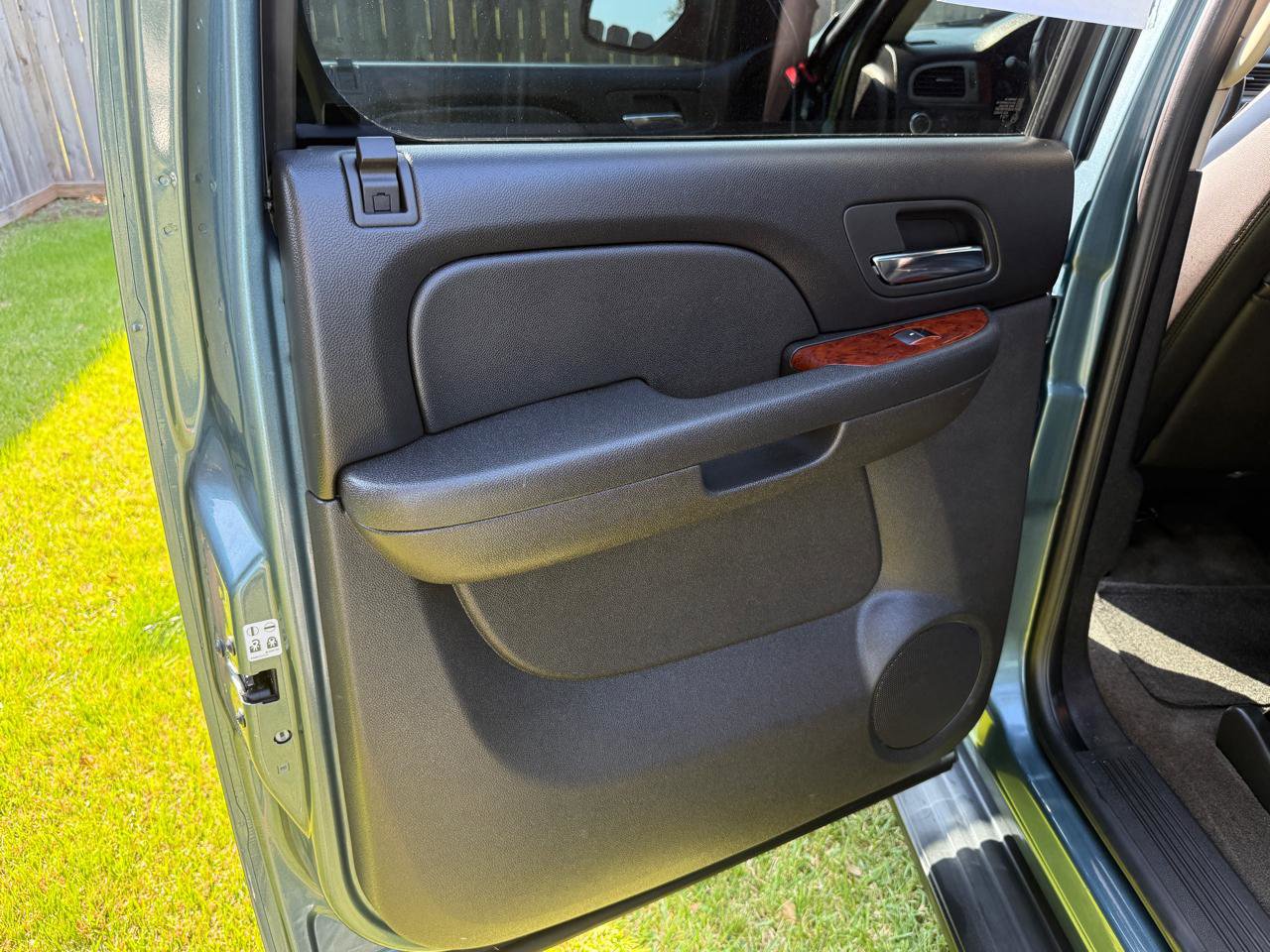 Used 2010 Chevrolet Avalanche LT RWD image 25