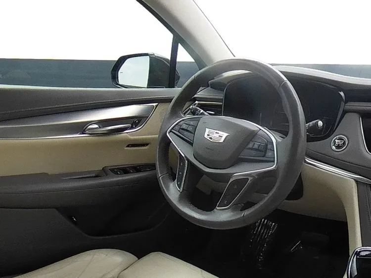 Used 2017 Cadillac XT5 Premium Luxury FWD image 8