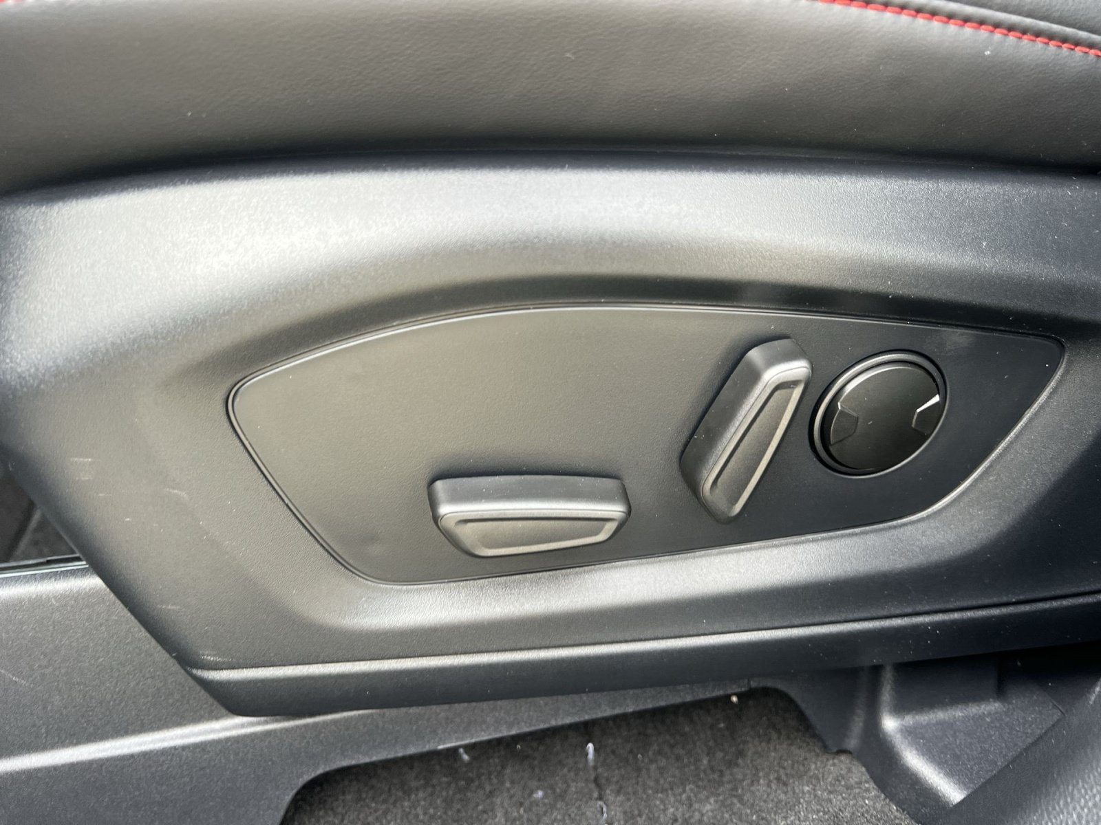 New 2026 Ford Explorer ST-Line w/ ST-Line Street Pack AWD/4WD image 14