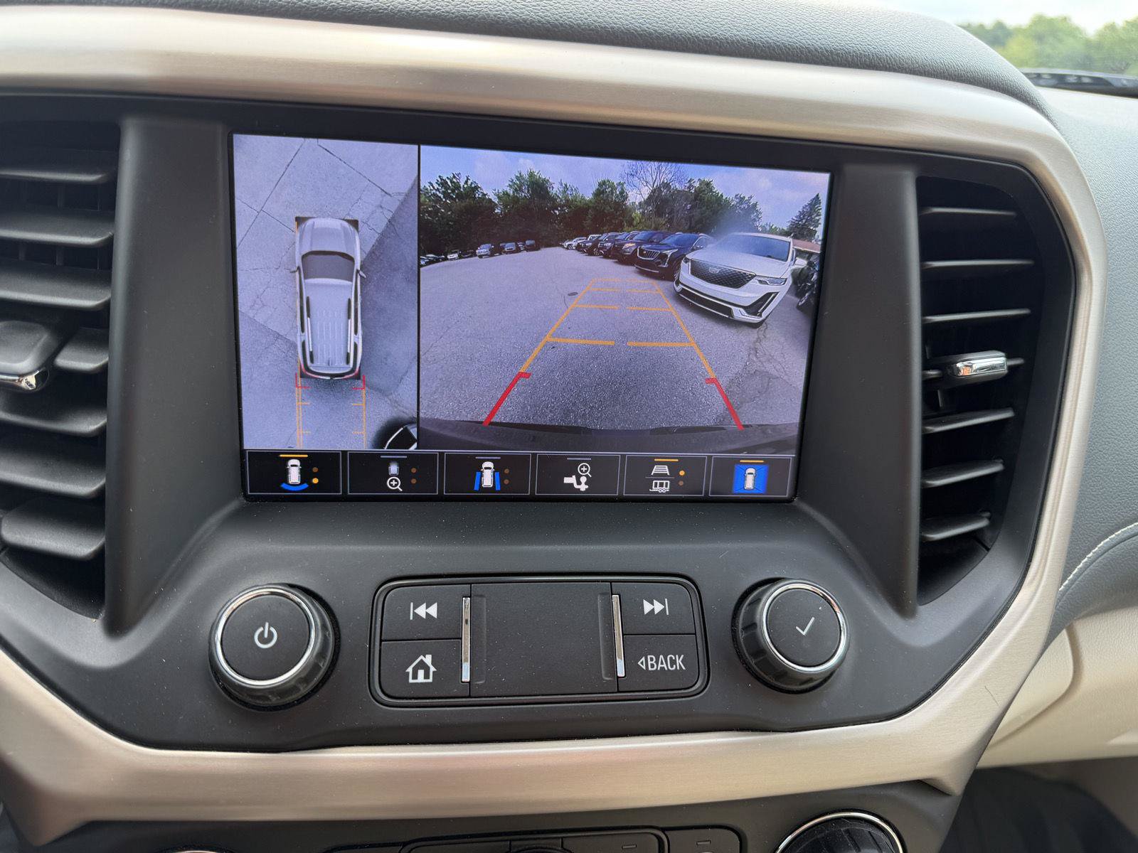 Used 2022 GMC Acadia Denali w/ Denali Ultimate Package AWD/4WD image 23