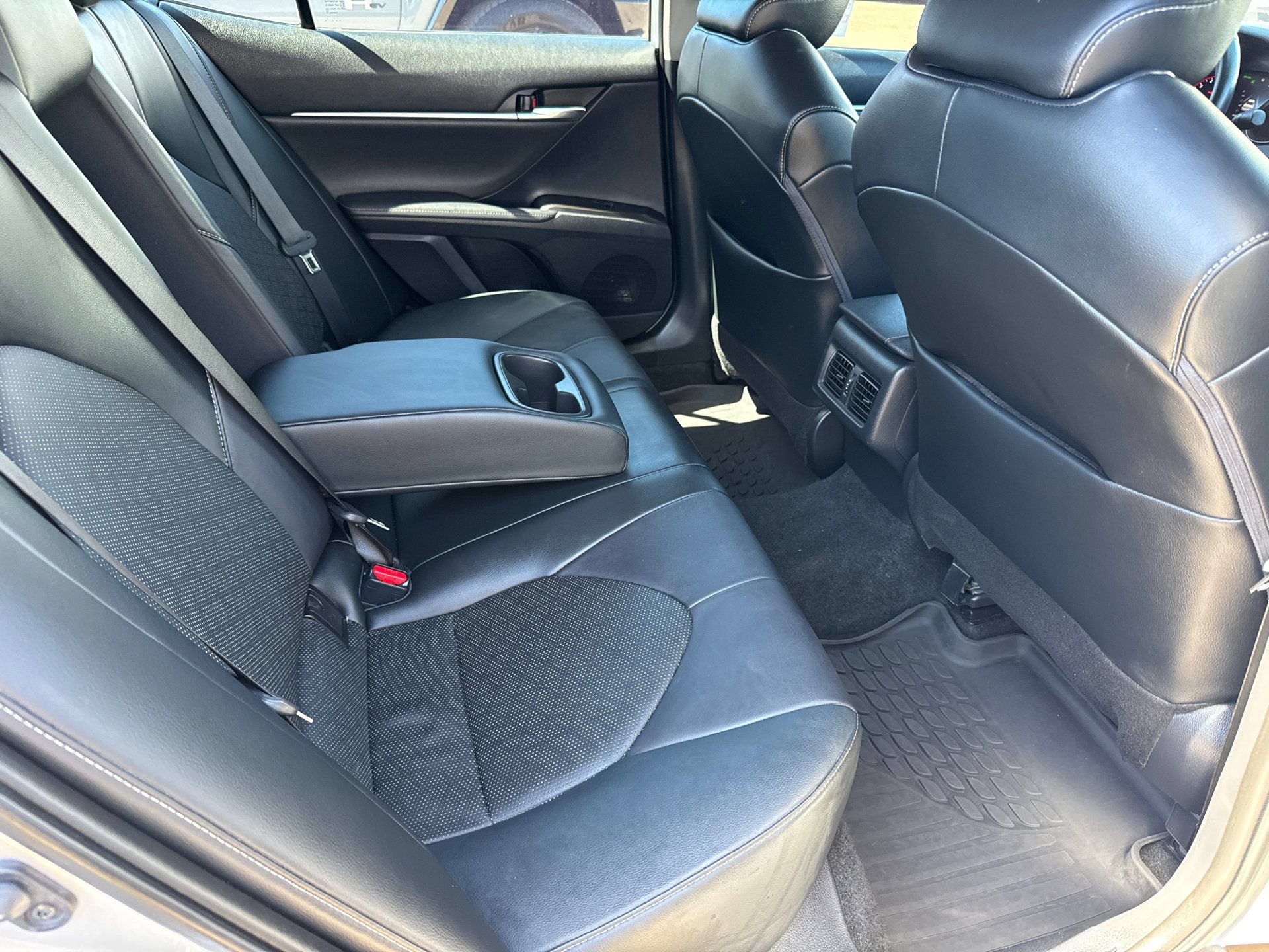 Used 2022 Toyota Camry XSE FWD image 14
